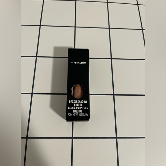 MAC Dazzleshadow Liquid Eyeshadow: Beam Time✨ - Picture 6 of 12